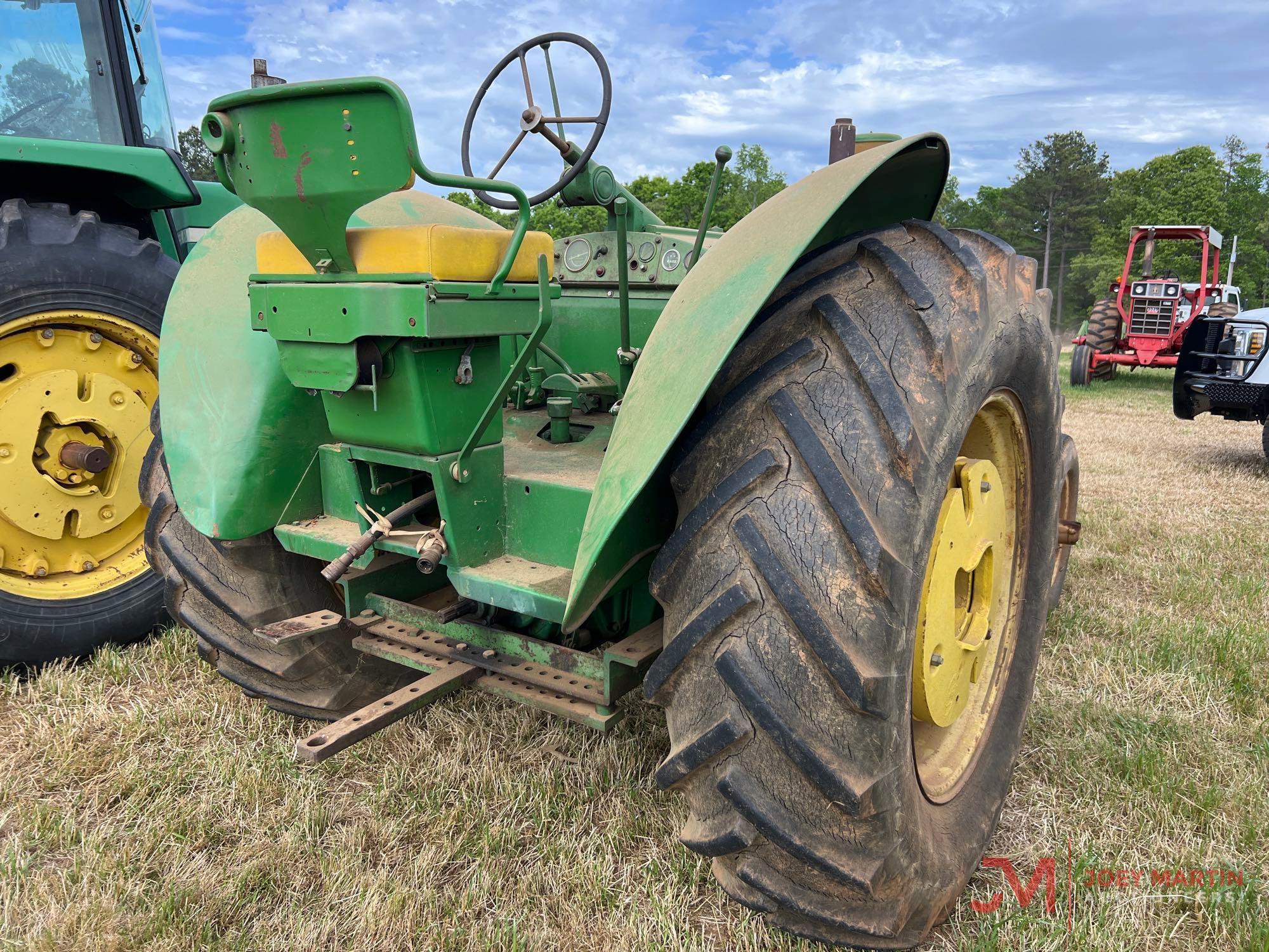 JOHN DEERE 820 AG TRACTOR