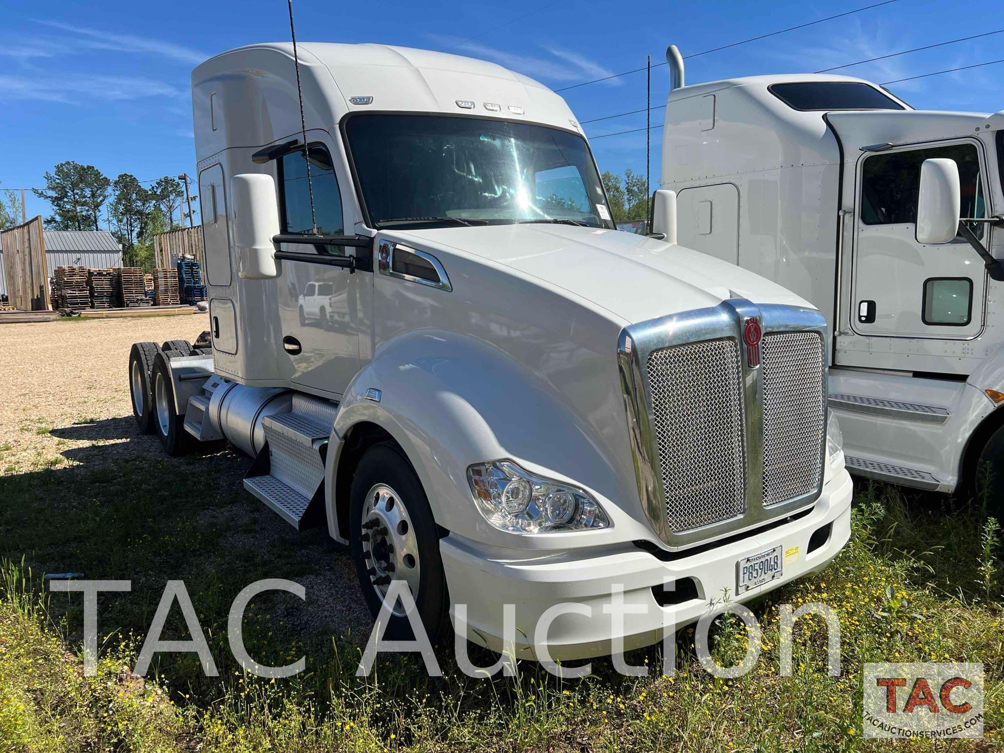 2015 Kenworth T680 Sleeper Truck