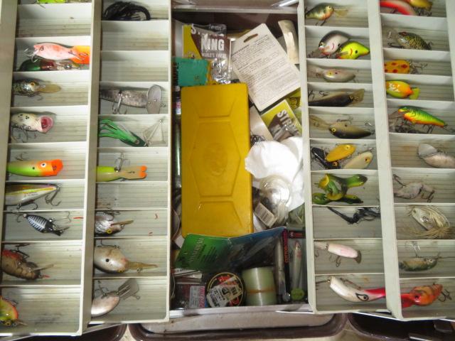 Tackle Box w/fishing lures