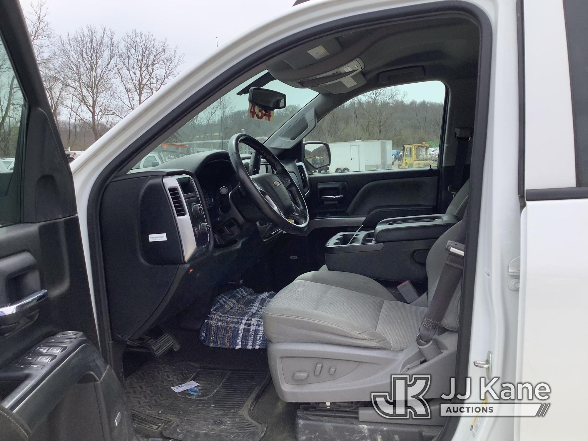 (Smock, PA) 2017 Chevrolet Silverado 1500 4x4 Crew-Cab Pickup Truck Runs, Moves Rough, Bad Transmiss