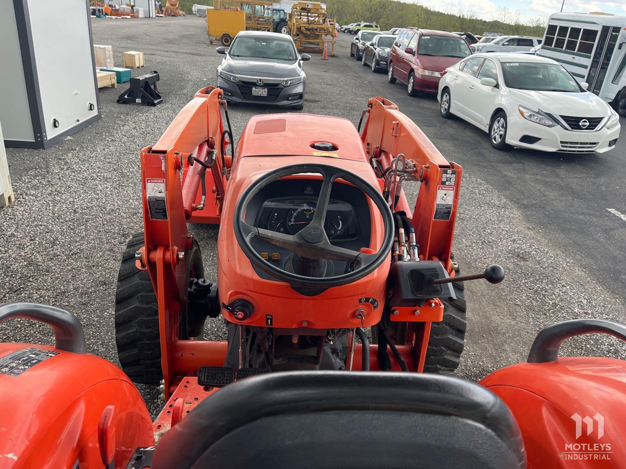 2016 Kubota MX 5200 HST 4WD Tractor Loader Backhoe