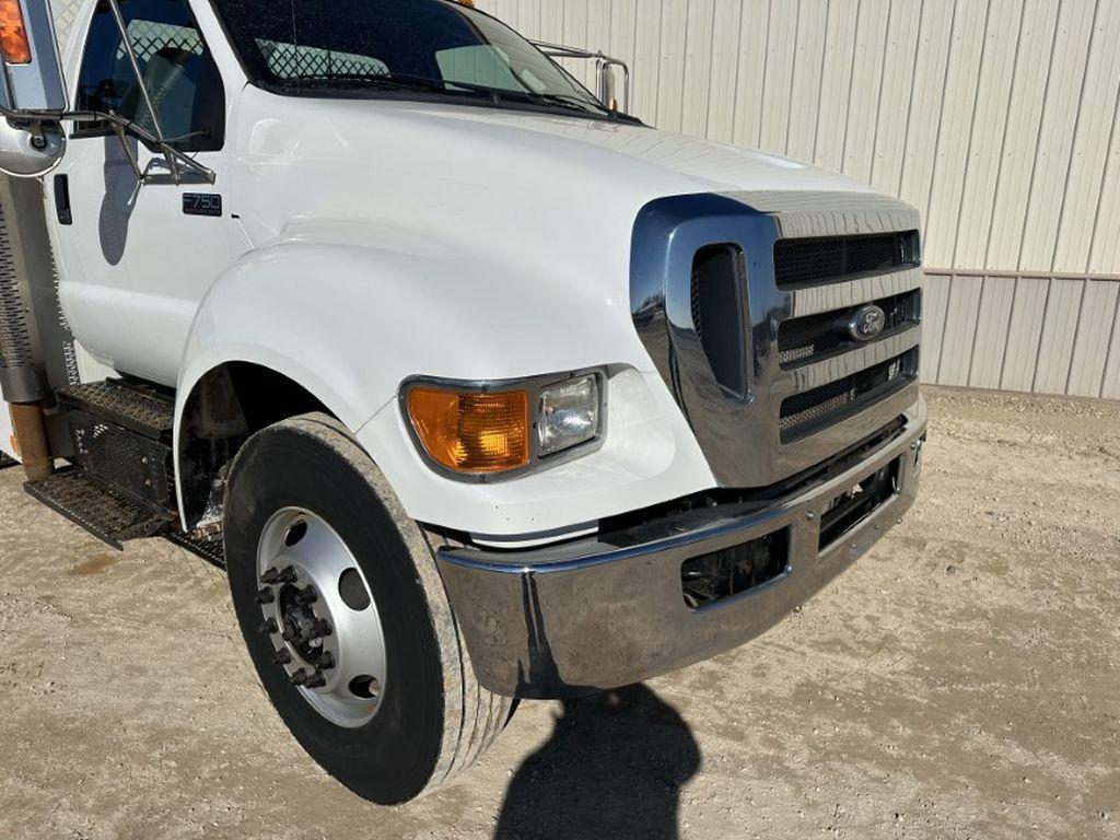 2013 FORD F750