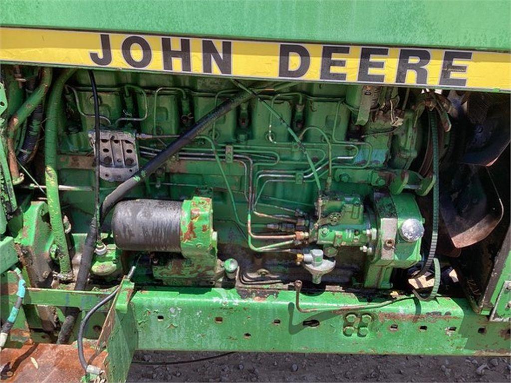 1982 JOHN DEERE 4240 FARM TRACTOR