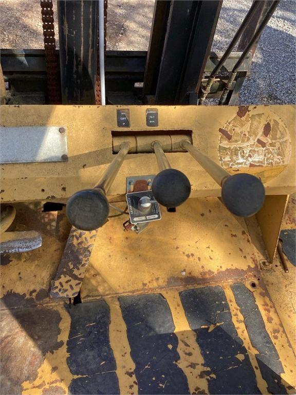 1988 CATERPILLAR V100 FORKLIFT