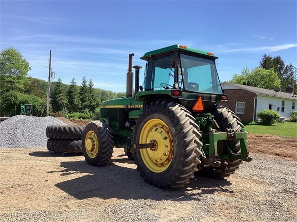 1990 JOHN DEERE 4955 FARM TRACTOR