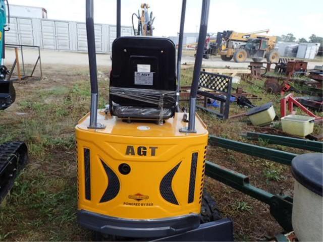 AGT Mini-Excavator w/ Briggs & Stratton Engine