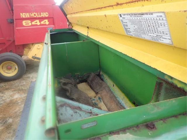 John Deere 8200 Grain Drill w/Small Seed