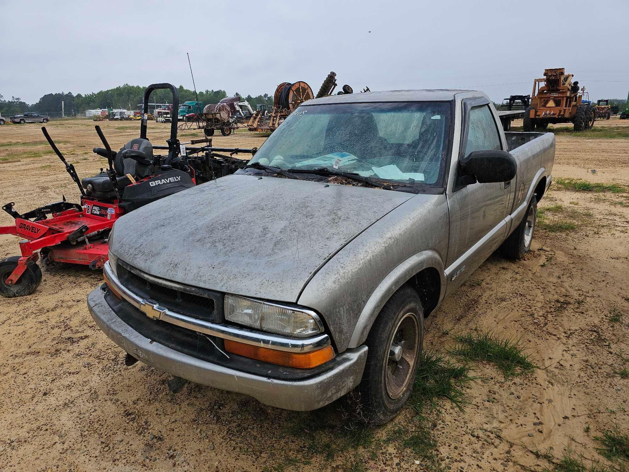 1005 - 2001 CHEVY S10 2WD TRUCK