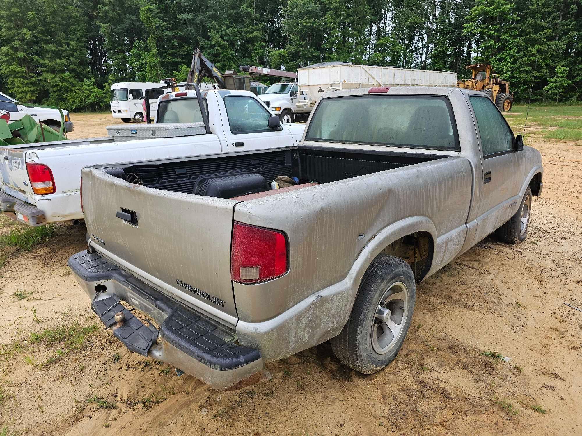 1005 - 2001 CHEVY S10 2WD TRUCK