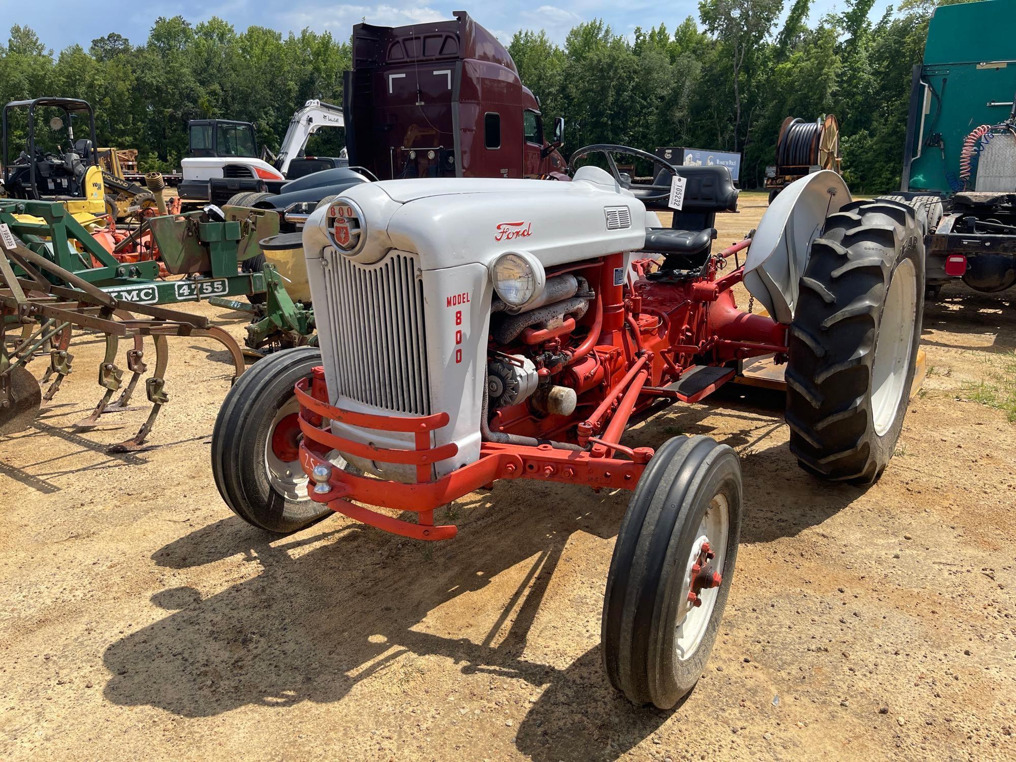 250 - FORD 800 TRACTOR