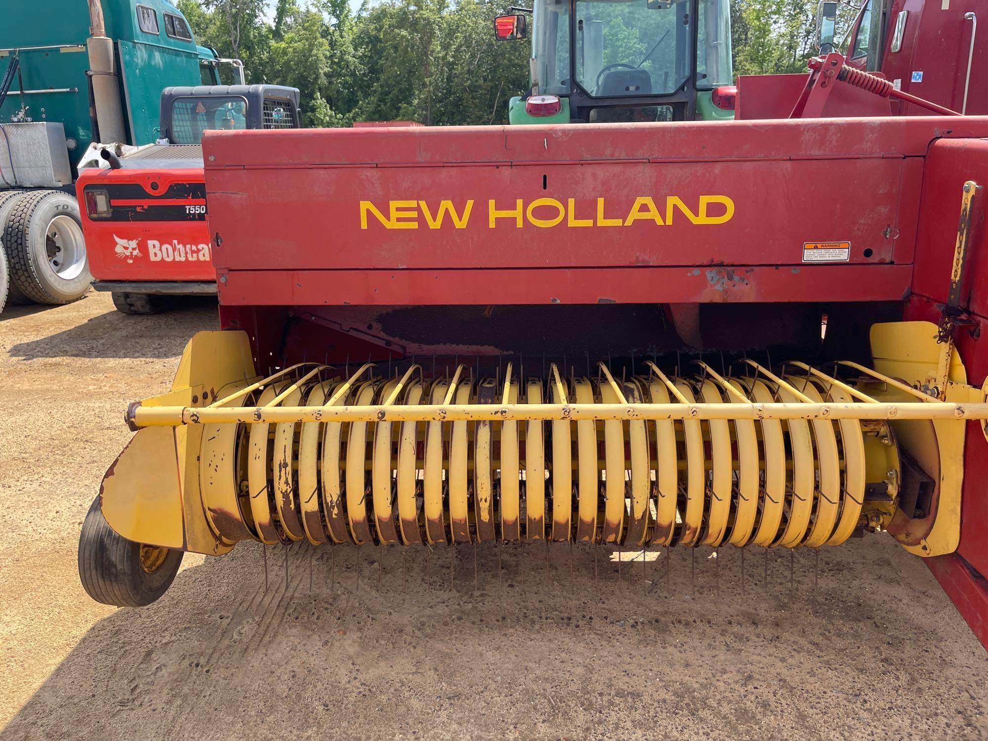 256 - NEW HOLLAND 575 HAY BALER