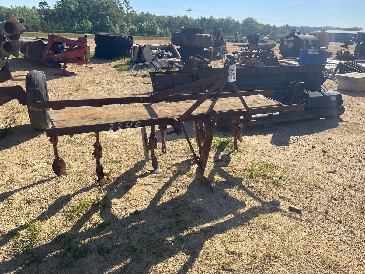 2240 - 3 PT HTICH 2 ROW CULTIVATOR