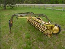 John Deere 660 side rake