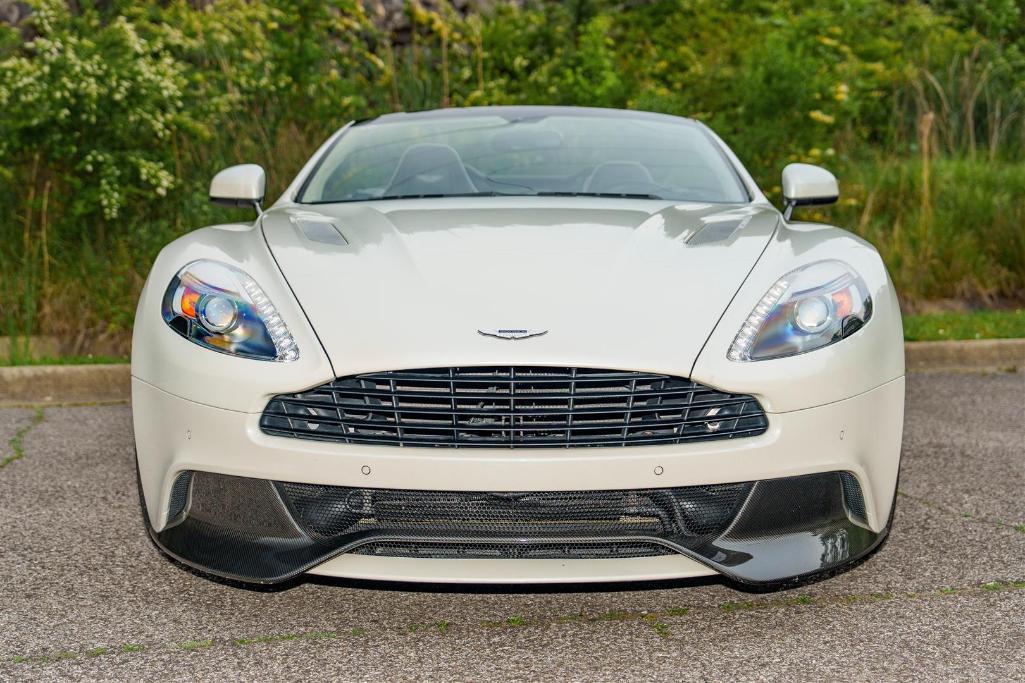 2016 ASTON MARTIN VANQUISH VOLANTE CARBON