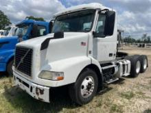 2015 VOLVO VNM64T200 TRUCK