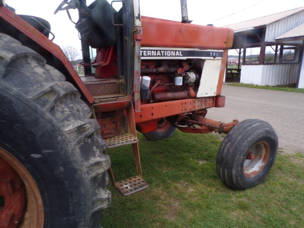 International 986, 2WD, TA Works Good, (2) PTOs, Dual Remote, No Doors, Can