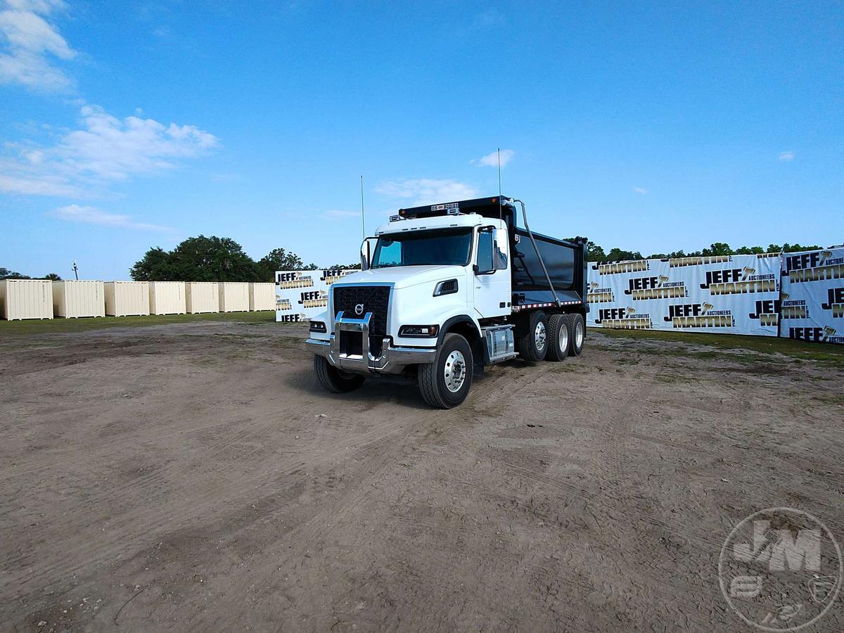 2023 VOLVO TRUCK VHD TRI-AXLE DUMP TRUCK VIN: 4V5KG9EJ4PN620132