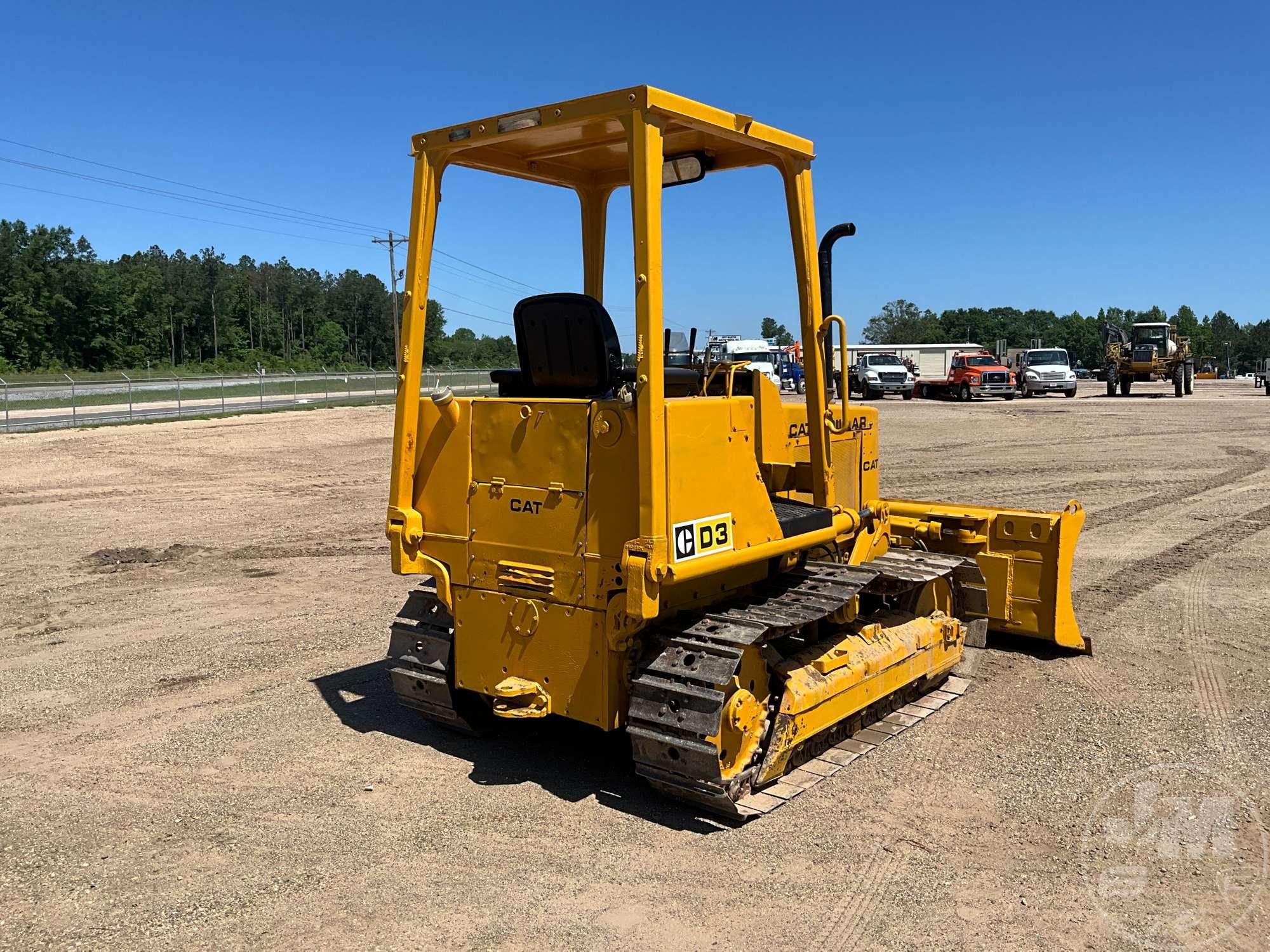 1987 CATERPILLAR D3B CRAWLER TRACTOR SN: 23Y02401