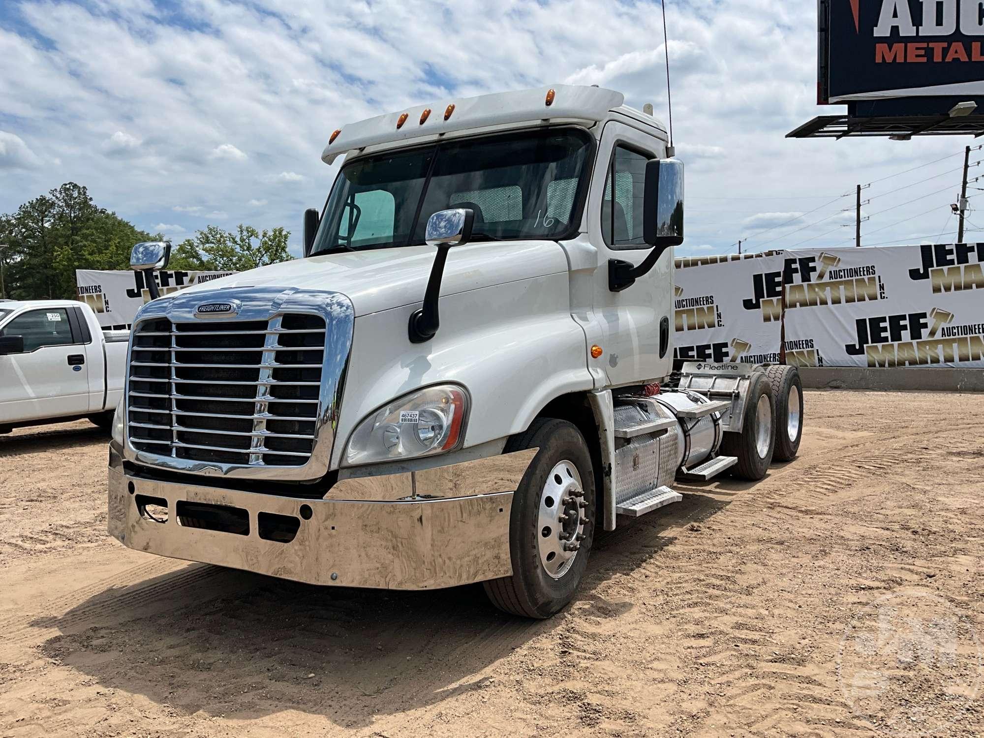 2016 FREIGHTLINER CASCADIA TANDEM AXLE DAY CAB TRUCK TRACTOR VIN: 1FUJGEDV2GLGX2861