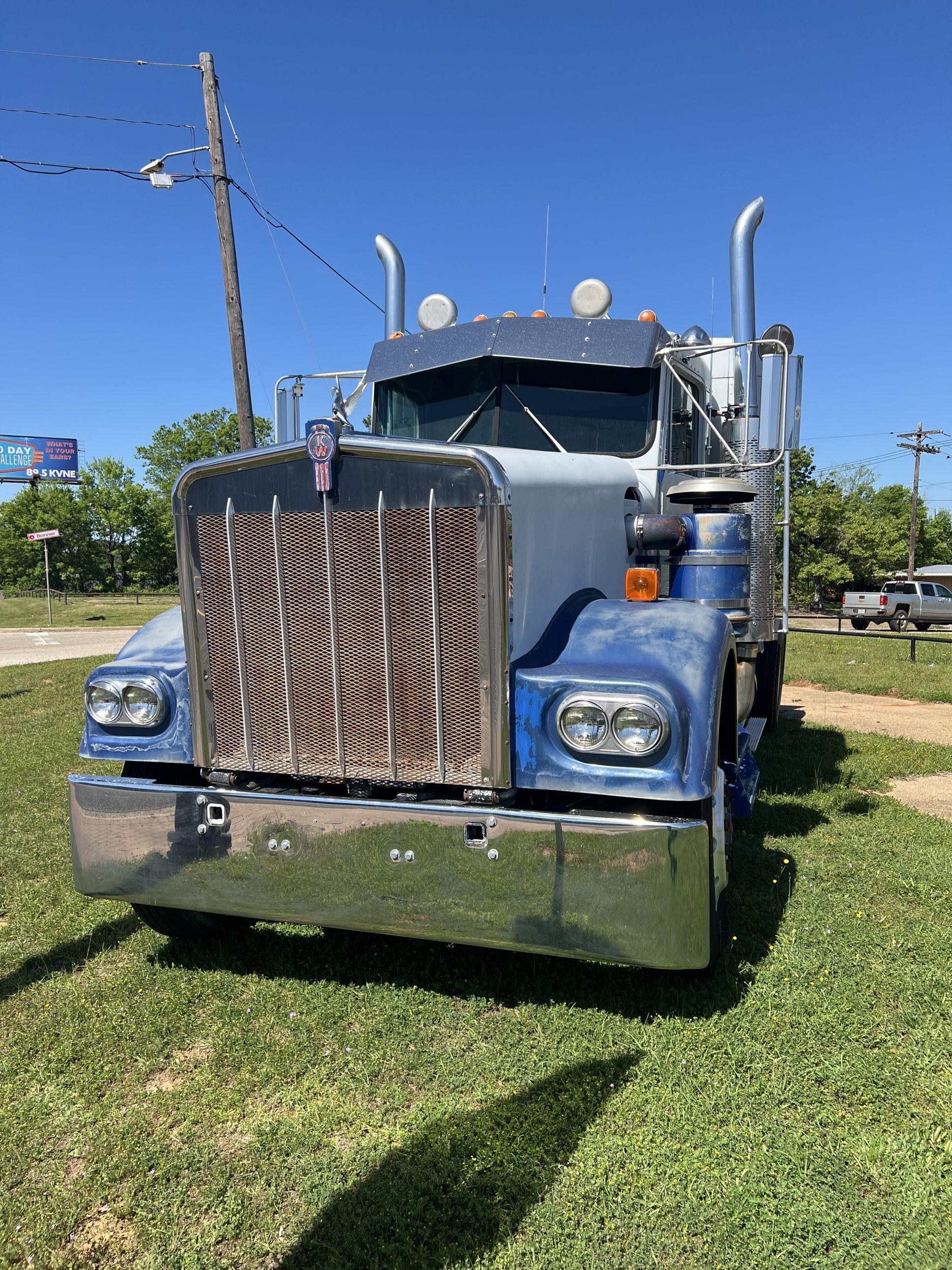 UN Cummings 400 Semi Truck UN UN Josksonville, TX
