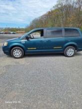 2009 Chrysler Town and County / Same an Dodge Caravan (off-site item, read description)