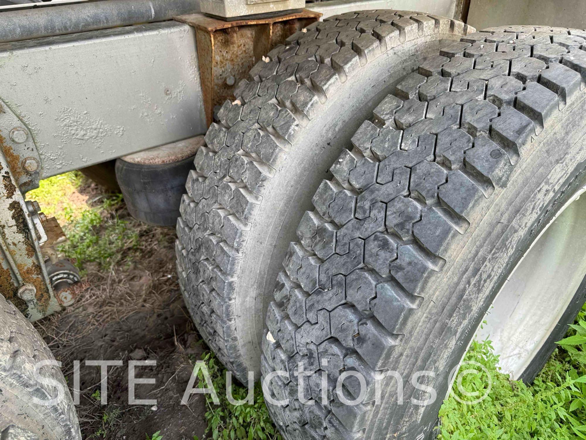 1999 Peterbilt 385 T/A Fuel Truck