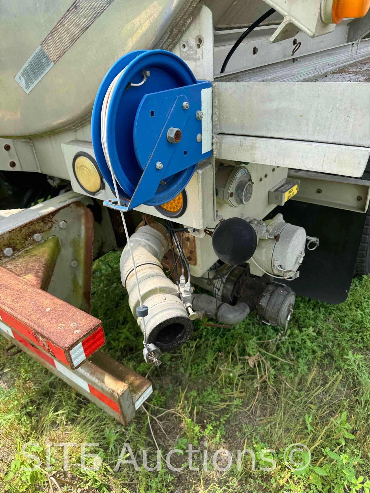 1999 Peterbilt 385 T/A Fuel Truck