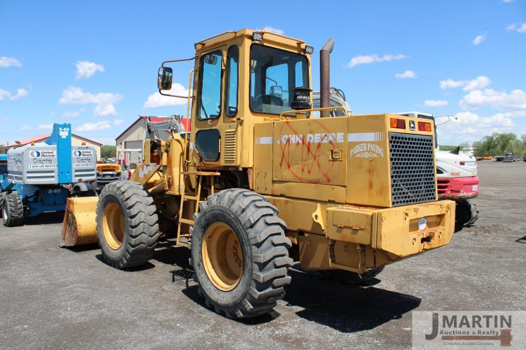 JD 444E payloader