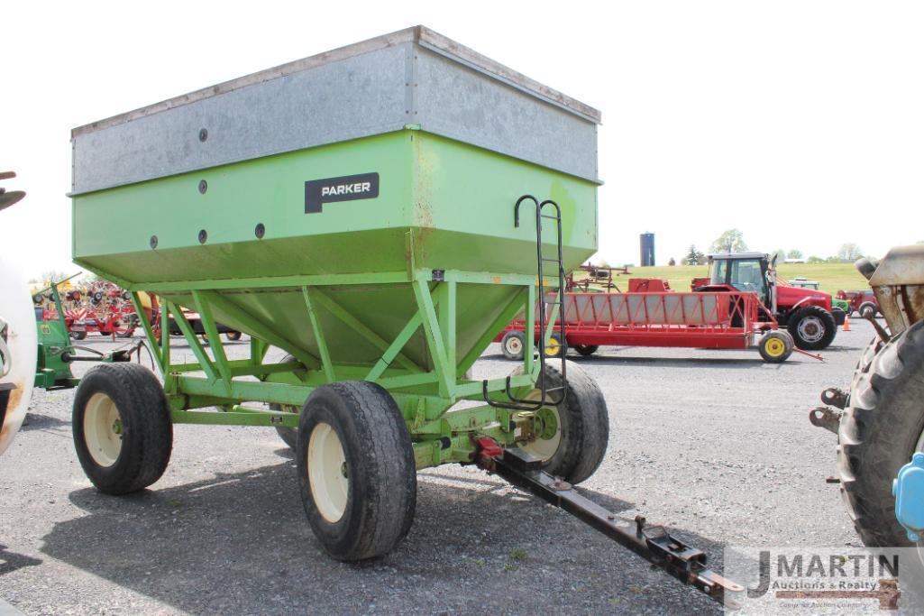 Parker 2600 400bu gravity wagon