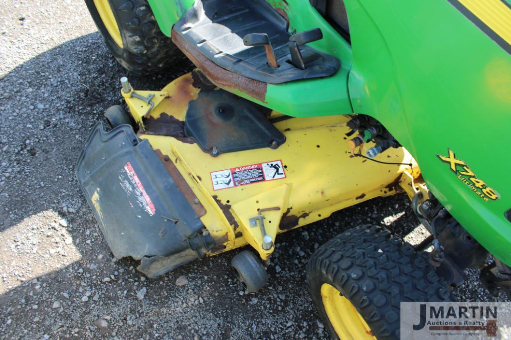 2010 JD X748 lawn mower