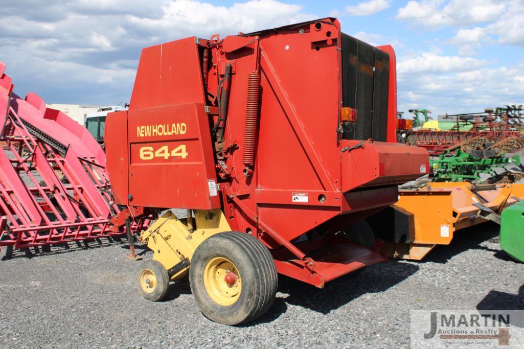 NH 644 Silage Special roud baler