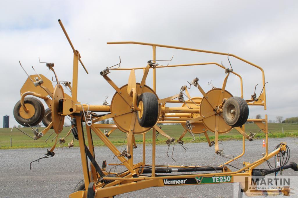 Vermeer TE250 6 star tedder