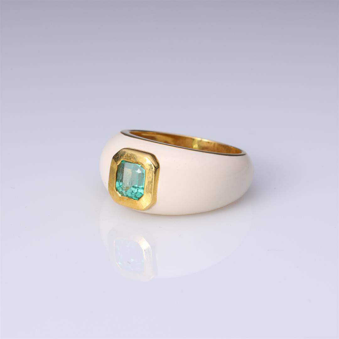 18K Yellow Gold Enamel & Emerald Ring