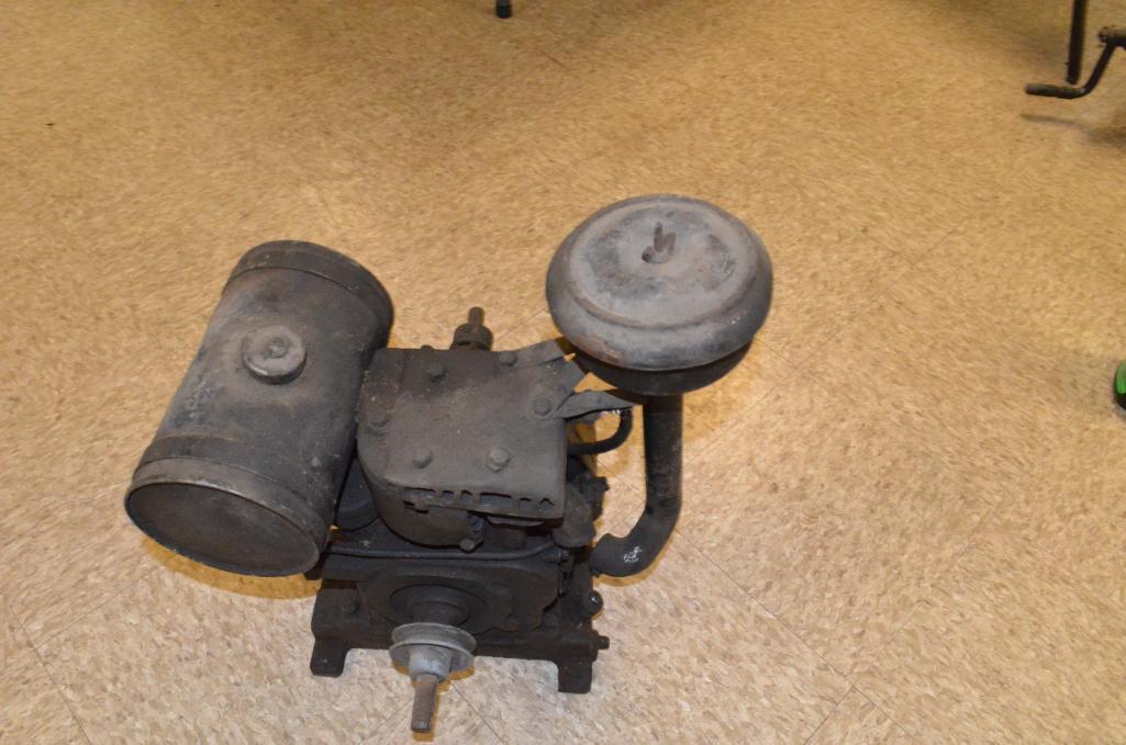 Briggs & Stratton Model A Hand Crank Antique Gas Engine