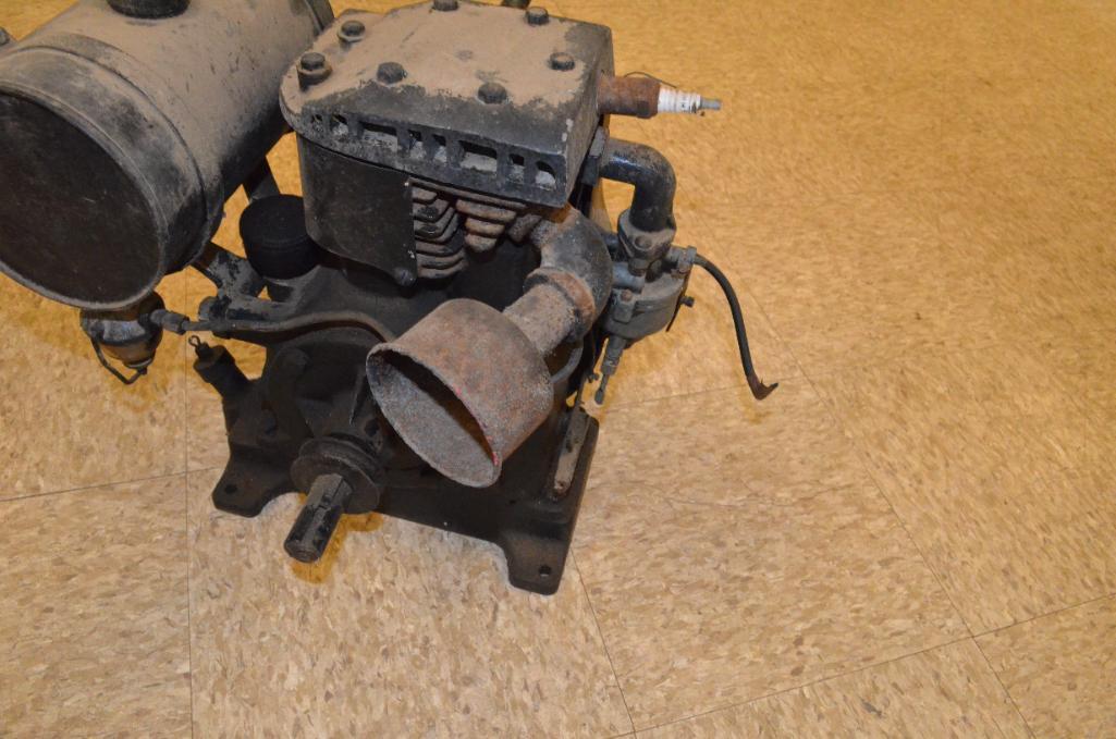 Mall Tool Company 90002 3HP Hand Crank Antique Gas Engine