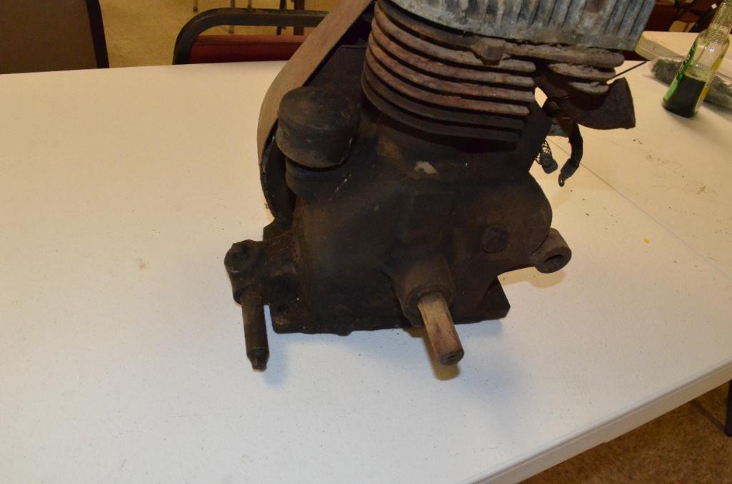 Briggs & Stratton Model Y Antique Small Gas Engine