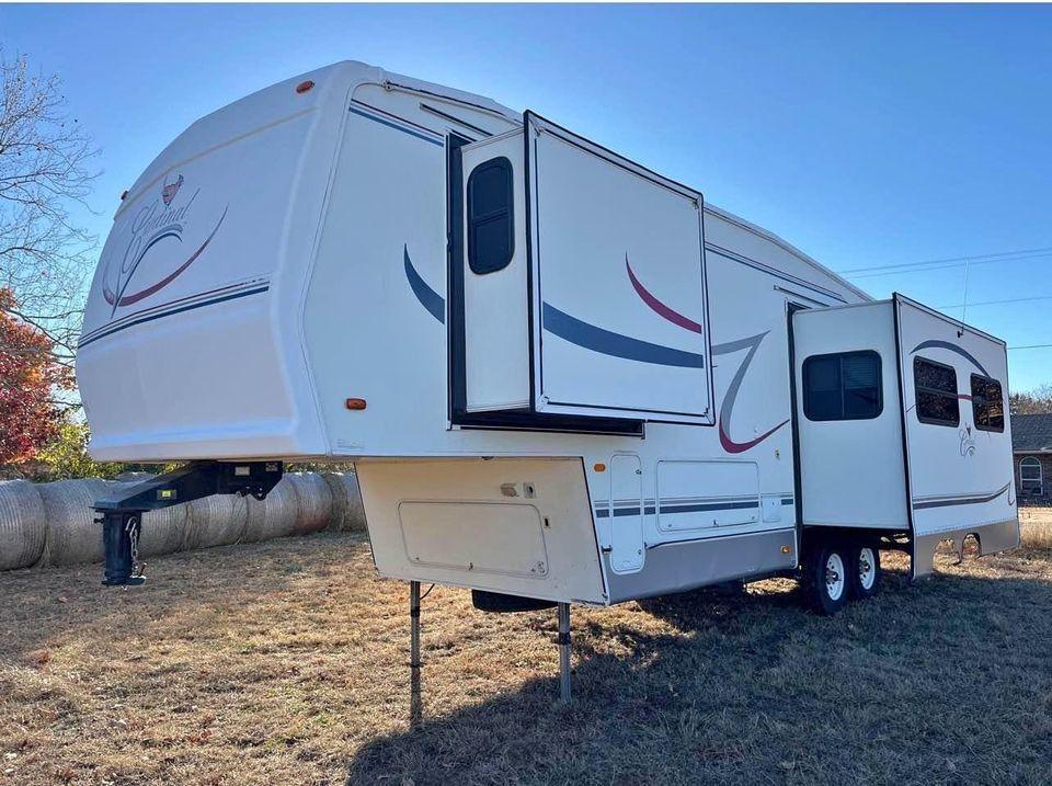 2004 Cardinal 5th Wheel