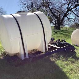 900 Gallon poly tank with, on truck or trailer mount skid