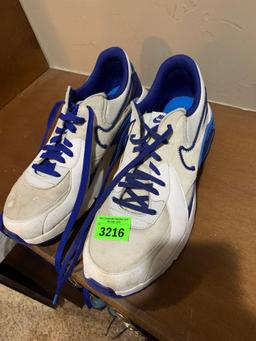 10 1/2 Nike shoes