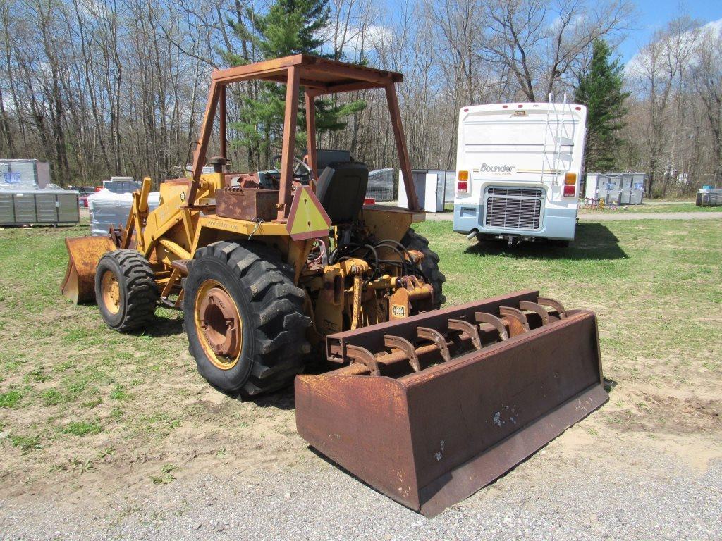 Case 480F LL Landscape Tractor