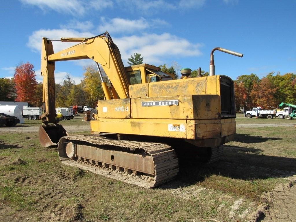 Deere 690B Excavator