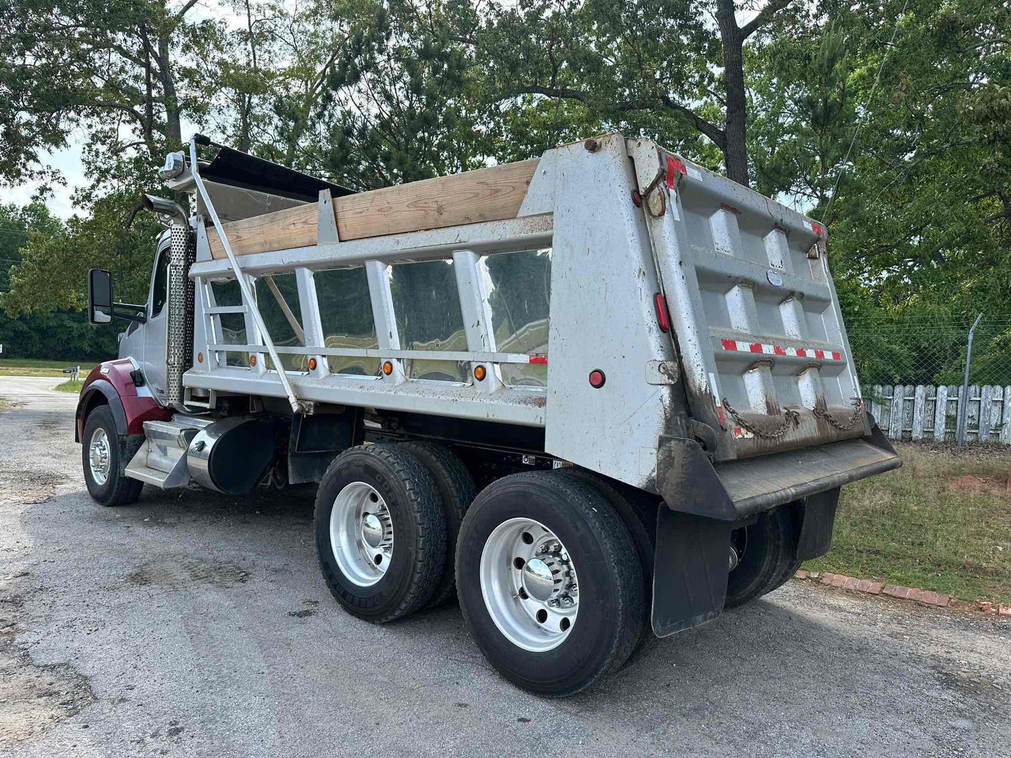 2017 Kenworth T880 Dump Truck