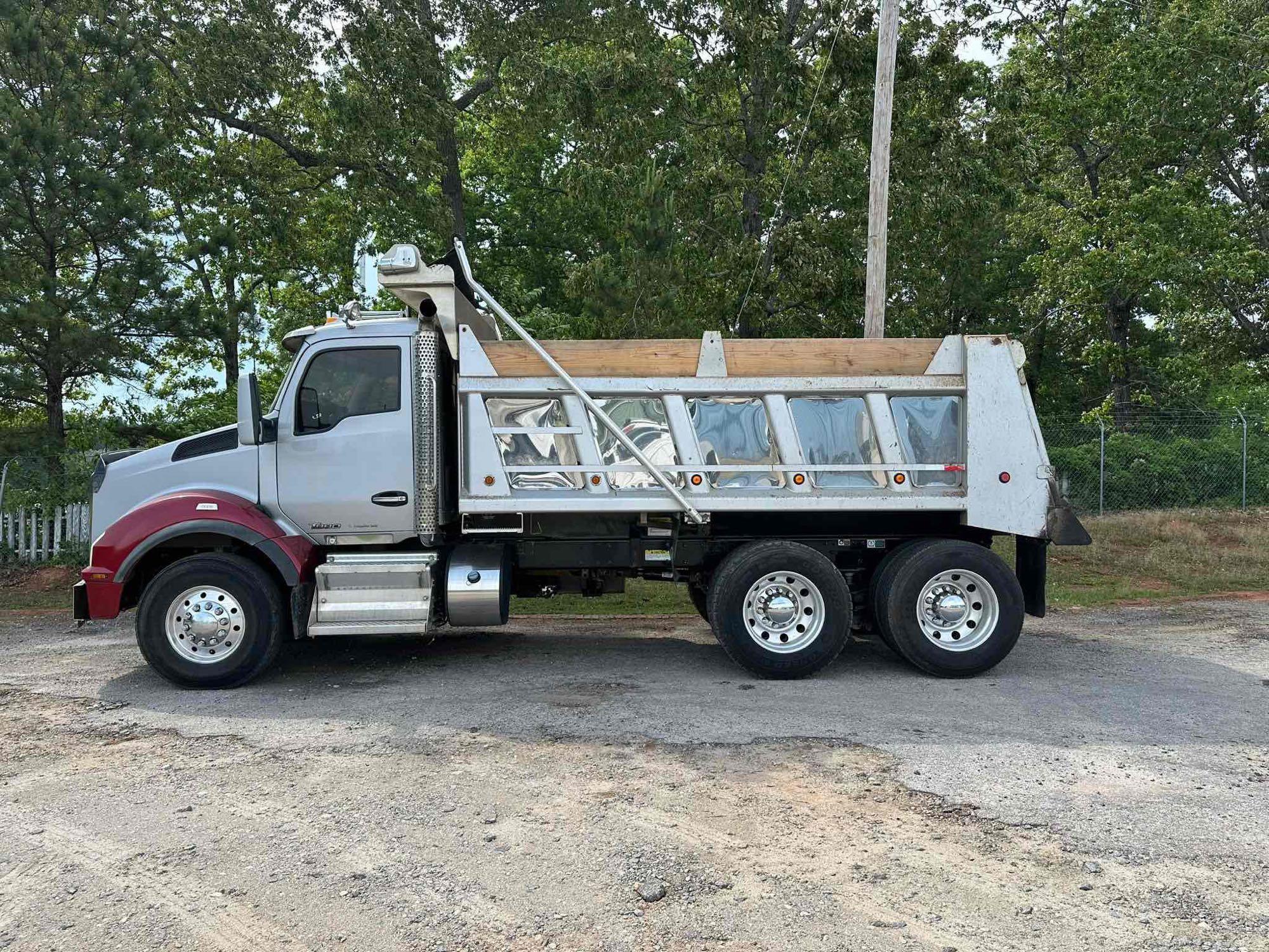 2017 Kenworth T880 Dump Truck