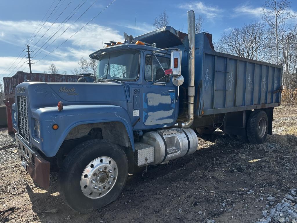 1987 Mack R690t Dump Truck