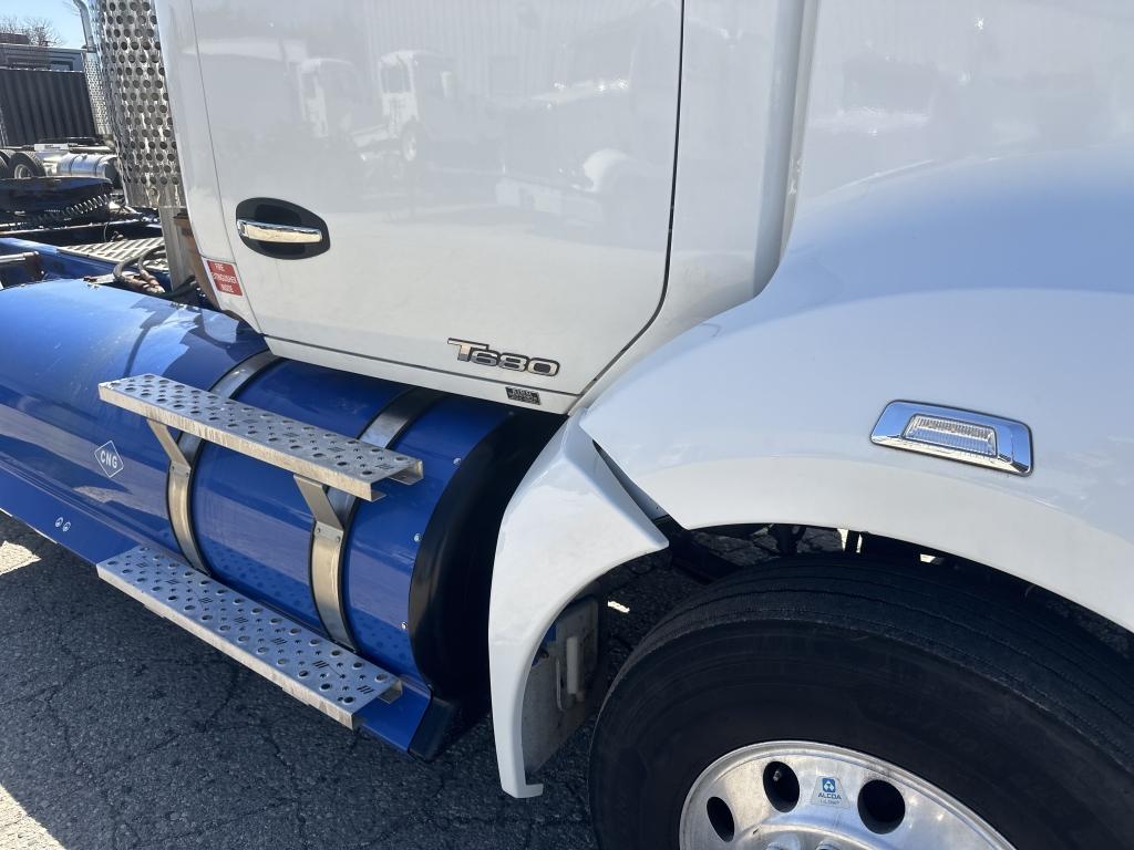 2015 Kenworth T680 Day Cab