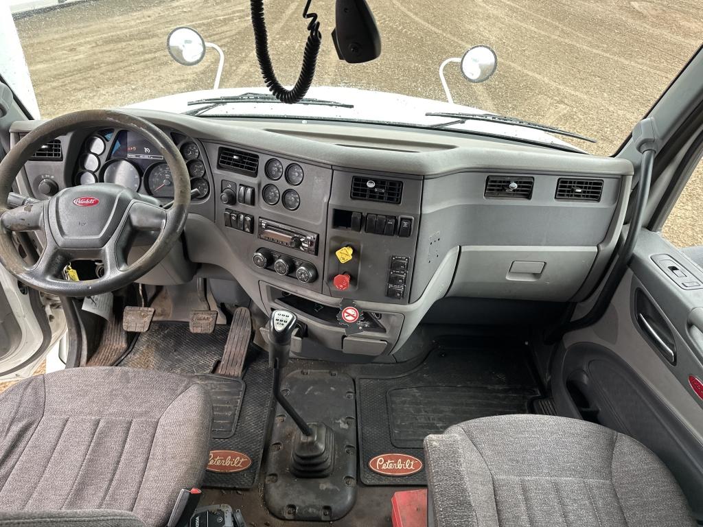 2016 Peterbilt 579 Sleeper Cab Truck Tractor