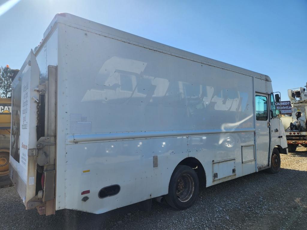 2001 Freightliner Mt45 Box Truck