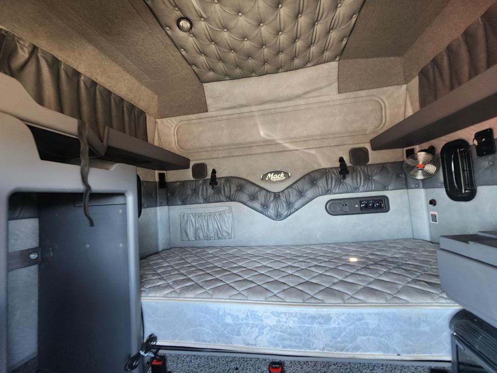 2018 Mack Cxu Sleeper Cab