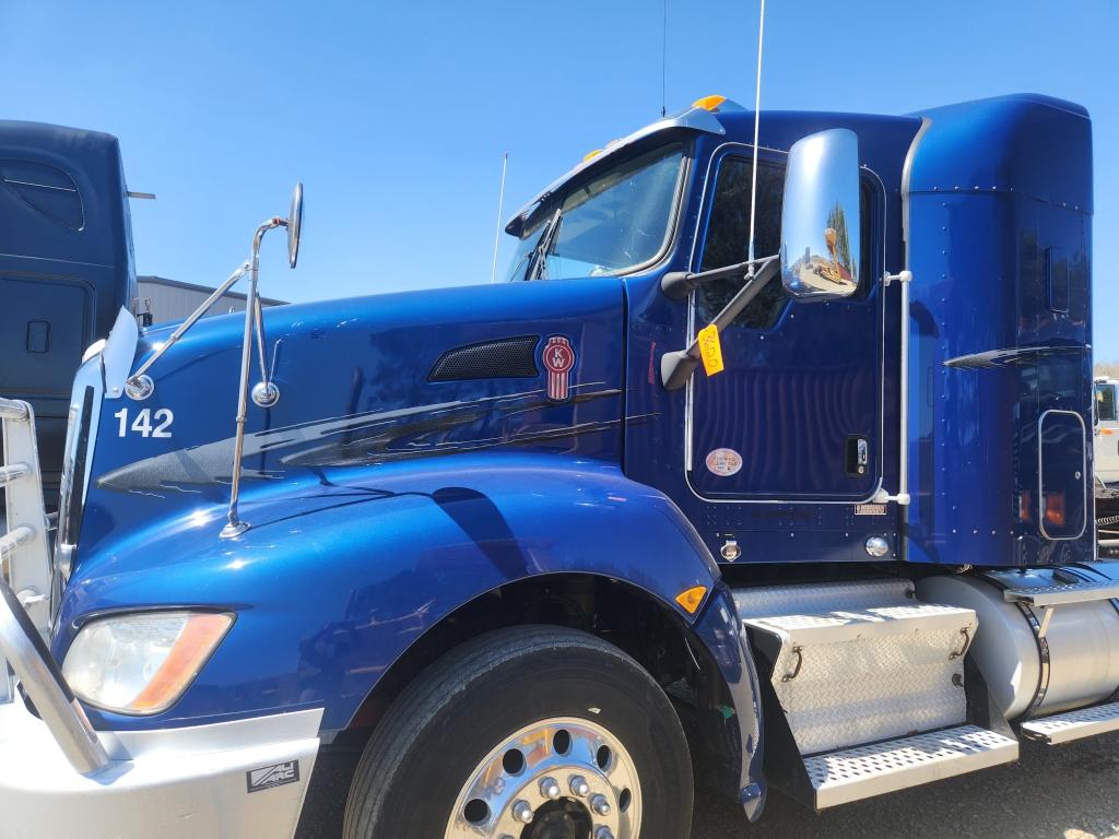 2016 Kenworth T660 Sleeper Cab Truck