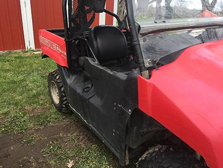 Honda Big Red RTV, 4WD, Windshield, Top, Dump Bed, 5983 Miles, Turns Over, Carburator issues